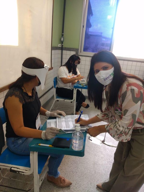Candidata à Prefeitura da Serra, Gracimeri Gaviorno (PSC), votou às 10h40, em Carapina