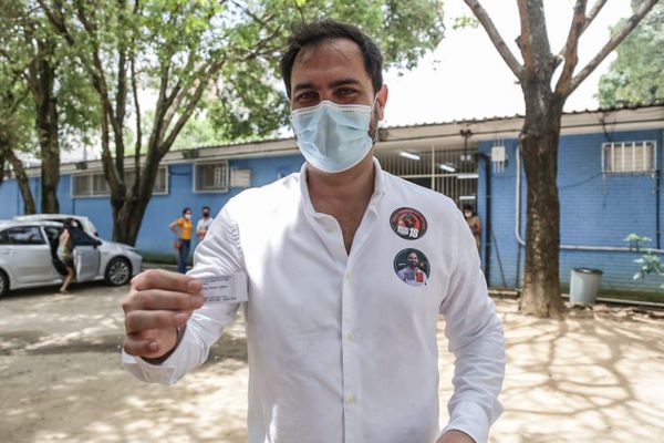 Candidato a prefeito de Vila Velha, Rafael Primo (Rede) votou pela manhã em escola de Coqueiral de Itaparica por Candela | Rafael Segatto