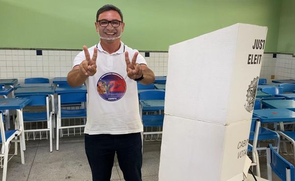 Coronel Wagner votou em seção eleitoral no bairro Ibes, em Vila Velha