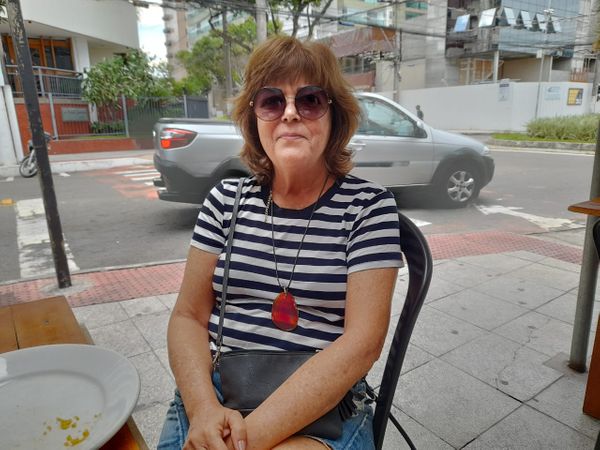 Cristina Cipriano, 61, é moradora da Praia do Canto  e sempre reserva um tempo para votar por Maria Fernanda Conti 