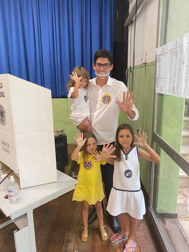 Mazinho dos Anjos vota em Vitória por Divulgação/ Assessoria
