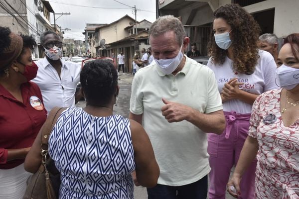 Na disputa pela Prefeitura de Vitória, João Coser (PT) votou no bairro Itararé, na manhã deste domingo (15)