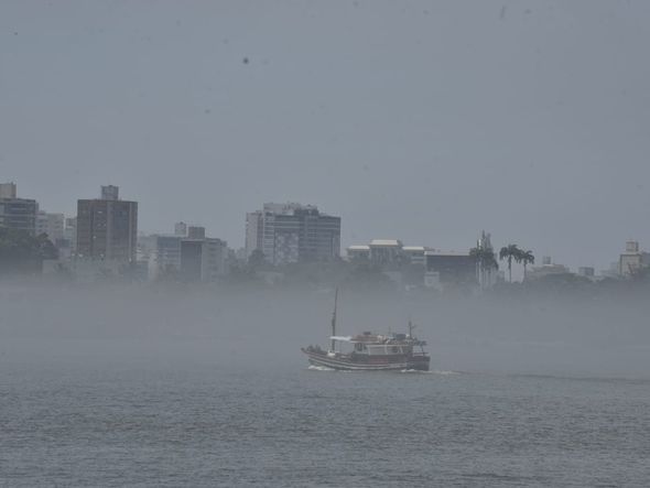 Neblina surpreende os moradores da Grande Vitória por Ricardo Medeiros