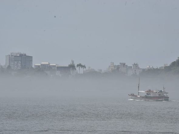 Neblina surpreende os moradores da Grande Vitória por Ricardo Medeiros