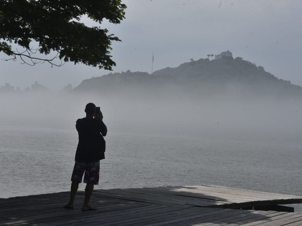 Neblina surpreende os moradores da Grande Vitória por Ricardo Medeiros