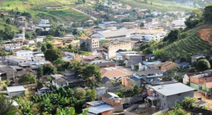 Uma moradora do prédio contou ter ouvido pedidos de socorro e, em seguida, o barulho de disparos de arma de fogo