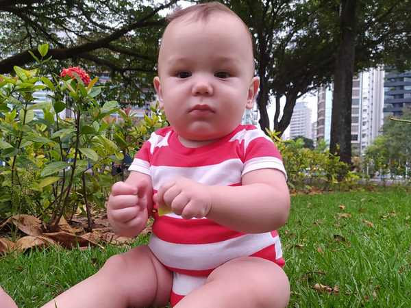 O bebê de bochechas rosadas é filho dos professores Raquel Pires Marques, 42 anos, e Thiago Fraga, 37 por Arquivo Pessoal