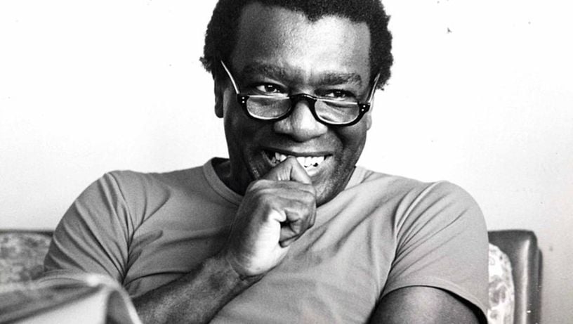 Quando se fala em Geografia, um dos maiores nomes no mundo é de um homem negro e brasileiro: Milton Santos. 