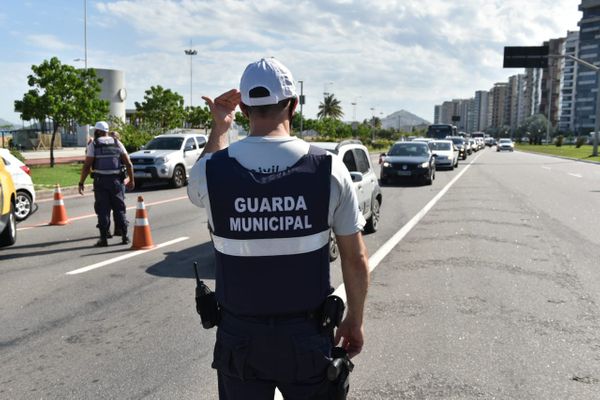 Atropelamento e morte na Avenida Dante Michelini, em Camburi por Fernando Madeira