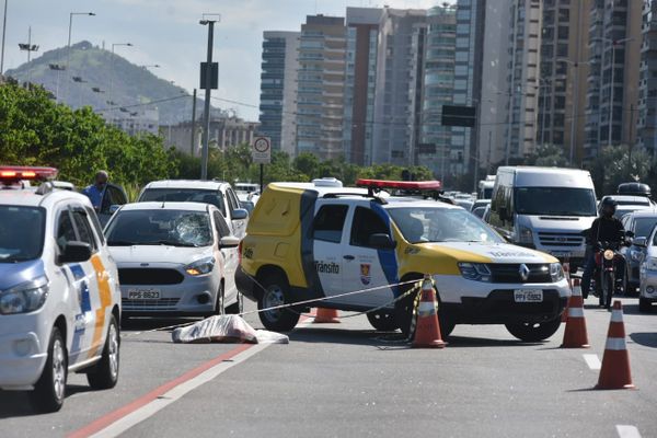 Atropelamento e morte na Avenida Dante Michelini, em Camburi por Fernando Madeira