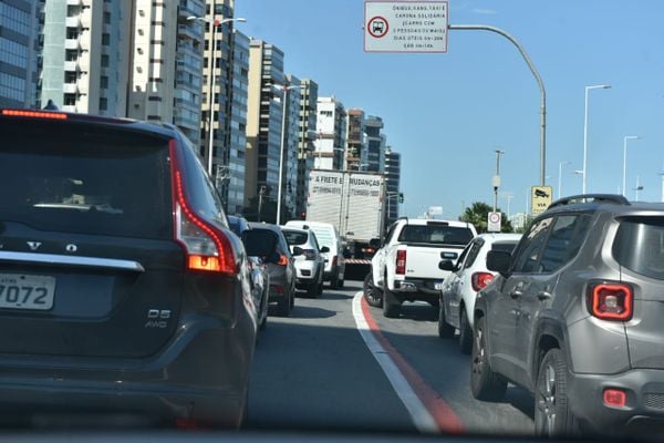 Atropelamento e morte na Avenida Dante Michelini, em Camburi por Fernando Madeira