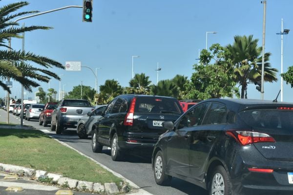 Atropelamento e morte na Avenida Dante Michelini, em Camburi por Fernando Madeira