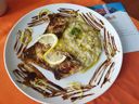 Peixe grelhado com risoto de limão siciliano do restaurante Cantina do Bacco Praia do Canto, em Vitória(Shipp/Divulgação)