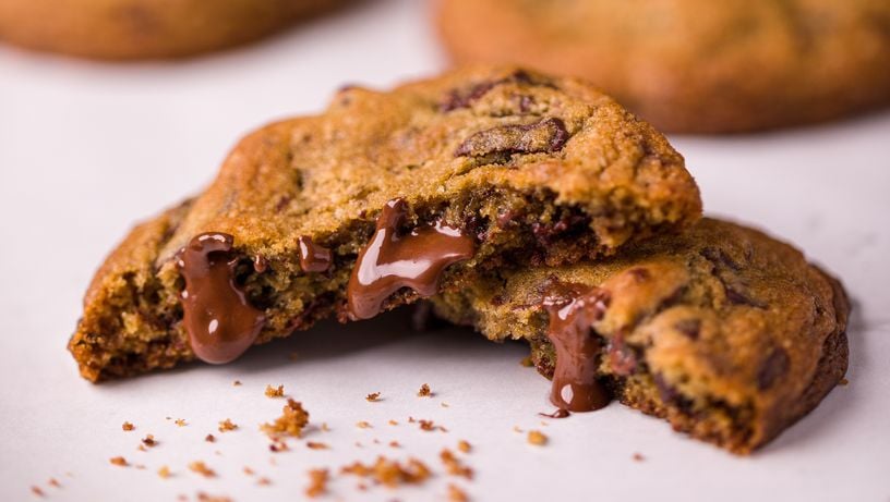 Cookie com gotas de chocolate