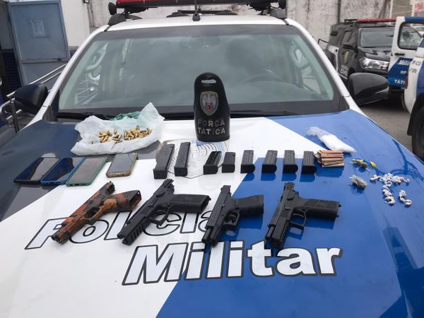 Operação da PM apreendeu armas, carregadores, munições e drogas em Vila Velha