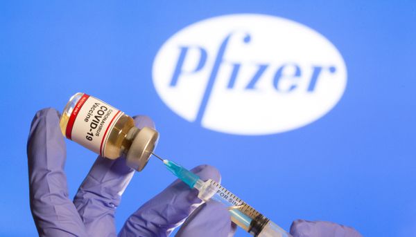 Pfizer aponta que vacina contra a Covid-19 apresentou mais de 90% de eficácia na análise preliminar dos testes da fase três 