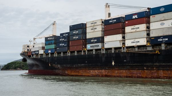 Porto de Vitória recebe navio com maior comprimento de sua história