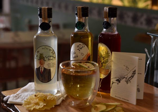 Drinques engarrafados e criativos feito pelo bartender Yuri Victor em Vitória