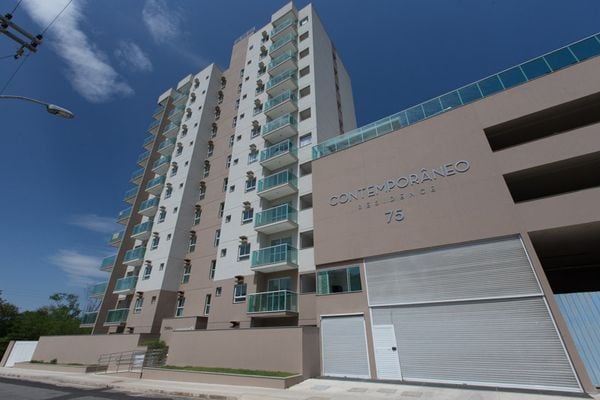 Contemporâneo Residence da CG Engenharia, localizado na Serra. por Cacá Lima