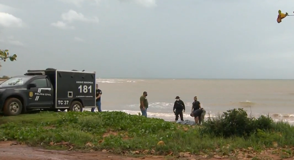 Corpo do homem foi encontrado com marcas de tiro na Praia de Capuba, na Serra