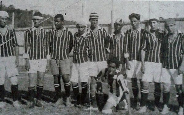 Elenco do Rio Branco campeão do Campeonato da Cidade de Vitória, em 1919, com remanescentes da conquista de 1918