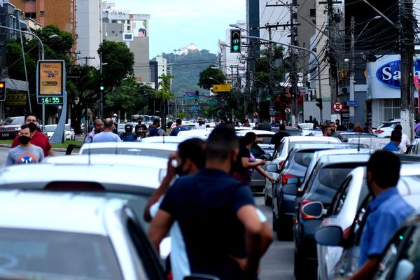 Motoristas de aplicativo fazem protesto pelas ruas de Vitória  por Fernando Madeira 