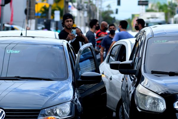 Motoristas de aplicativo fazem protesto pelas ruas de Vitória  por Fernando Madeira 