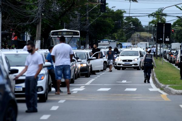 Motoristas de aplicativo fazem protesto pelas ruas de Vitória  por Fernando Madeira 