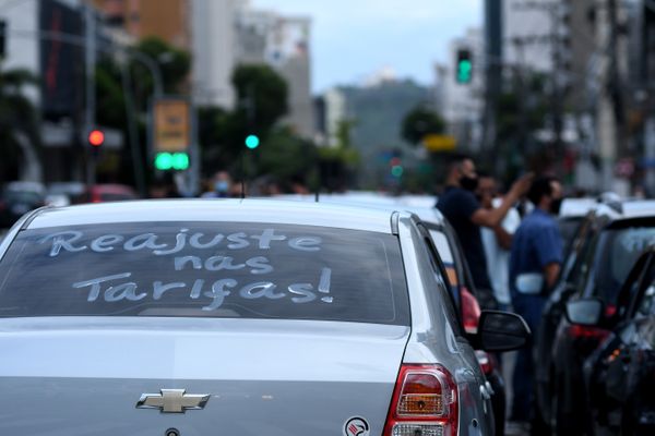 Motoristas de aplicativo fazem protesto pelas ruas de Vitória  por Fernando Madeira 