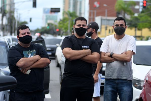 Motoristas de aplicativo fazem protesto pelas ruas de Vitória  por Fernando Madeira 