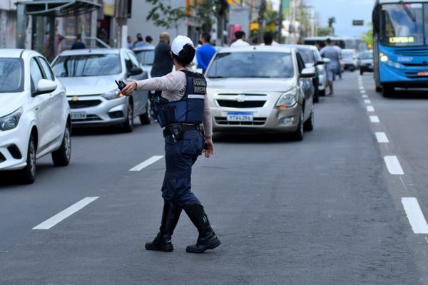 Motoristas de aplicativo fazem protesto pelas ruas de Vitória  por Fernando Madeira 