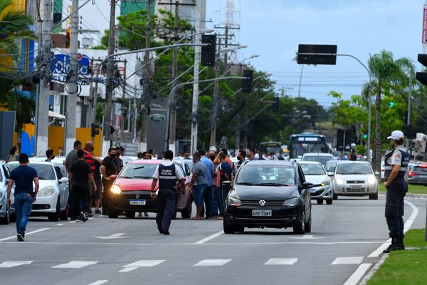 Motoristas de aplicativo fazem protesto pelas ruas de Vitória  por Fernando Madeira 