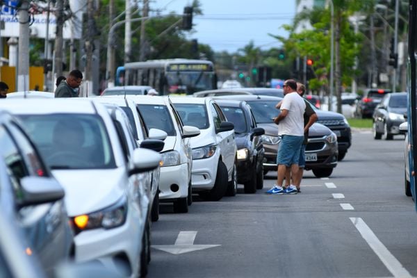 Motoristas de aplicativo fazem protesto pelas ruas de Vitória  por Fernando Madeira 