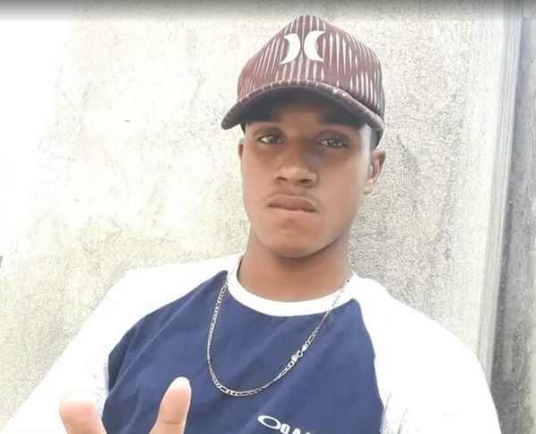 Vitor Santos Reis, de 18 anos, foi encontrado amarrado e morto em baixo de viaduto, na Serra