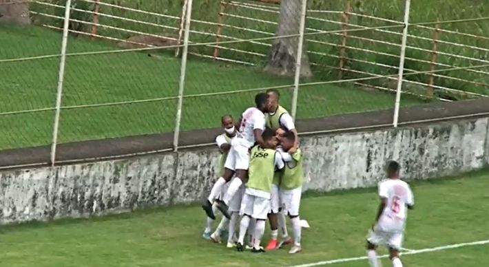 Após cinco jogos sem vencer, o time merengue bateu os sul-mato-grossenses por 3 a 1, com três gols de Marcel, e está a um passo da próxima fase