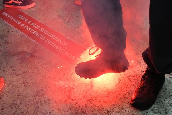 Grupo faz protesto antirracista em frente a Carrefour no Shopping Vila Velha por Fernando Madeira