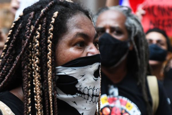 Grupo faz protesto antirracista em frente a Carrefour no Shopping Vila Velha por Fernando Madeira