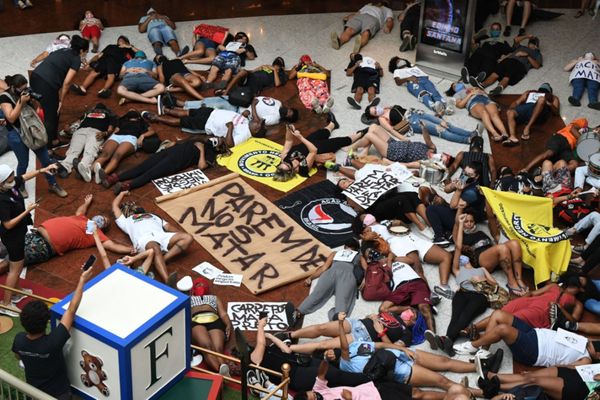 Grupo faz protesto antirracista em frente a Carrefour no Shopping Vila Velha por Fernando Madeira