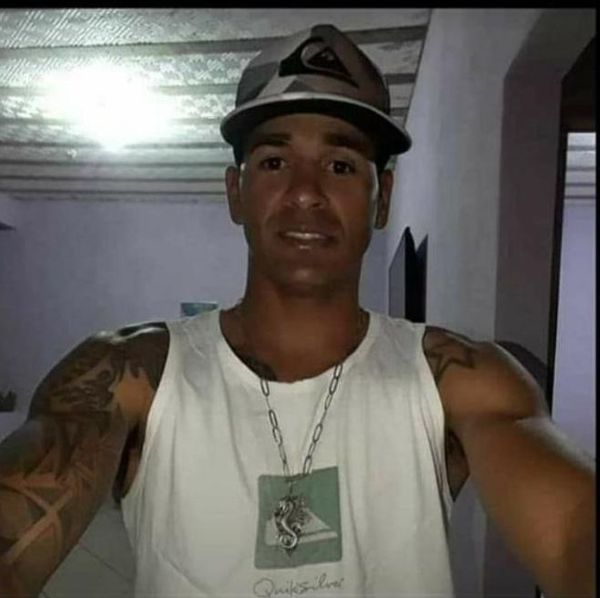 Guarda-vida Max de Jesus Oliveira é dado como desaparecido após mergulho