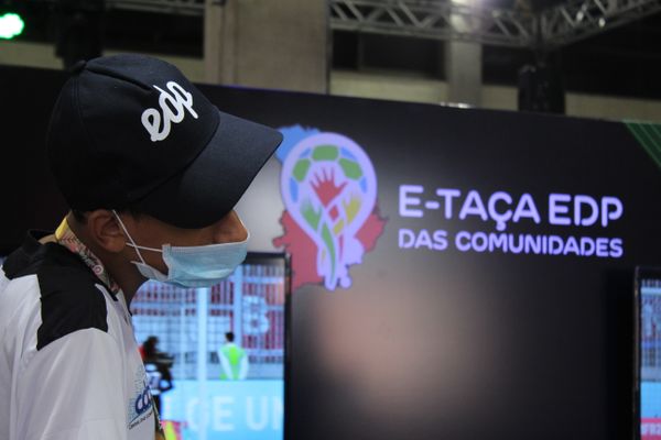 Jovens disputam e buscam o título da E-Taça EDP das Comunidades por Alberto Borém