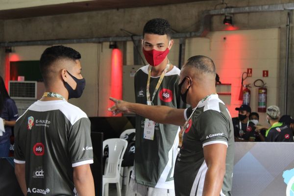 Jovens disputam e buscam o título da E-Taça EDP das Comunidades por Alberto Borém