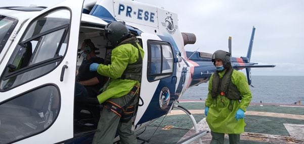 NOTAER resgata tripulante ferido de navio liberiano ancorado no litoral capixaba