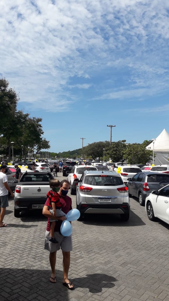 Pais protestam contra suspensão das aulas presenciais no ES por Marineis Covre