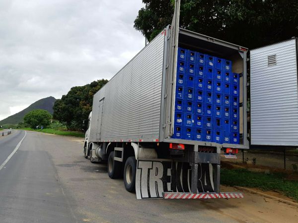 Polícia Rodoviária Federal (PRF) apreende caminhões com carga de cerveja sem nota fiscal