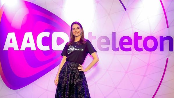 Após diagnóstico positivo do novo coronavírus, apresentadora permanecerá isolada em casa por alguns dias