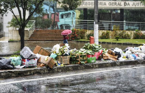 Movimento grevista foi retomado nesta segunda-feira (23)