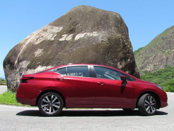 Nissan Versa Exclusive 2021