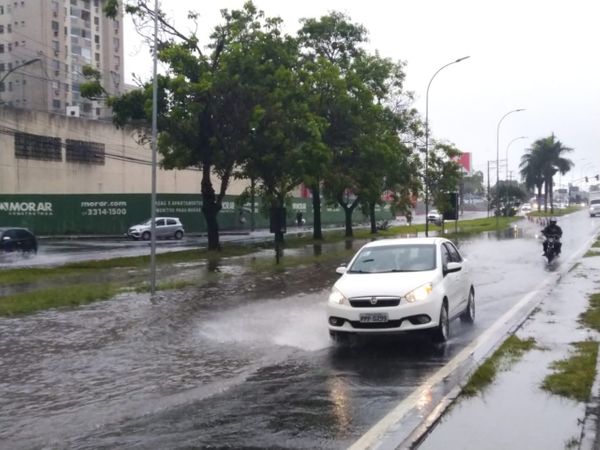 Trecho da BR 101, na altura do km 266, na Serra, está alagado por causa das chuvas desta terça-feira (24) por Ricardo Medeiros