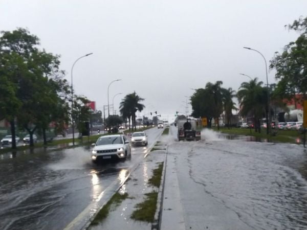 Trecho da BR 101, na altura do km 266, na Serra, está alagado por causa das chuvas desta terça-feira (24) por Ricardo Medeiros