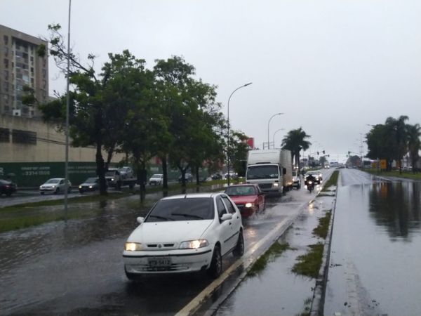 Trecho da BR 101, na altura do km 266, na Serra, está alagado por causa das chuvas desta terça-feira (24) por Ricardo Medeiros